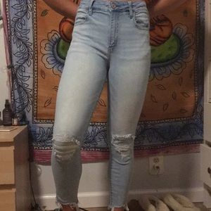 American Eagle Light-washed Jeans